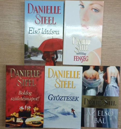 Danielle Steel - 5 db Danielle Steel romantikus reg�ny: Gy�ztesek - Az els� b�l - Boldog sz�let�snapot! - Fens�g - Els� l�t�sra