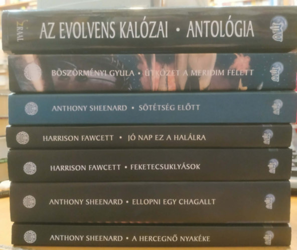 Harrison Fawcett, B�sz�rm�nyi Gyula Anthony Sheenard - 7 db Mysterious Universe: A hercegn� nyak�ke; Az Evolvens kal�zai; Ellopni egy Chagalt; Feketecsukly�sok; J� nap ez a hal�lra; S�t�ts�g el�tt; �tk�zet a Meridim felett