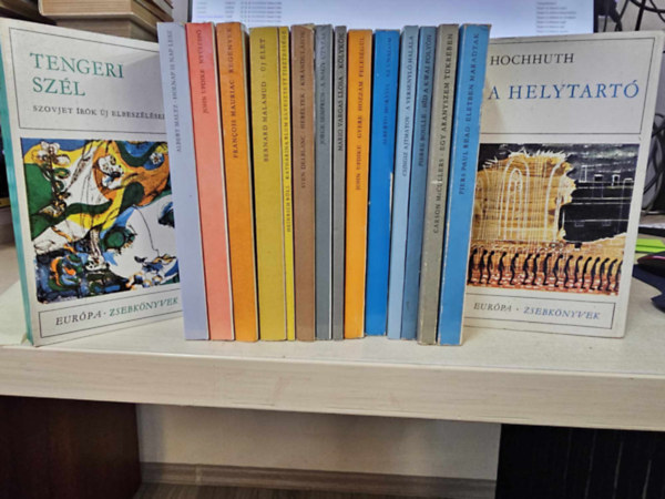 Piers Paul Read, Carson McCullers, Pierre Boulle, Csingiz Ajtmatov, Alberto Moravia, John Updike, Mario Vargas LLosa, Jorge Semprn, Sven Delblanc, Heinrich Bll, Bernard Malamud, Francois Hochhuth - 16db Eurpa Zsebkny KNYVMENT AJNLAT: A helytart, letben maradtak, Egy aranyszem tkrben, Hd a Kwai folyn, A versenyl halla, Az unalom, Gyere hozzm felesgl, Klykk, A nagy utazs, Herltek-Kirndulsok, Katharina B