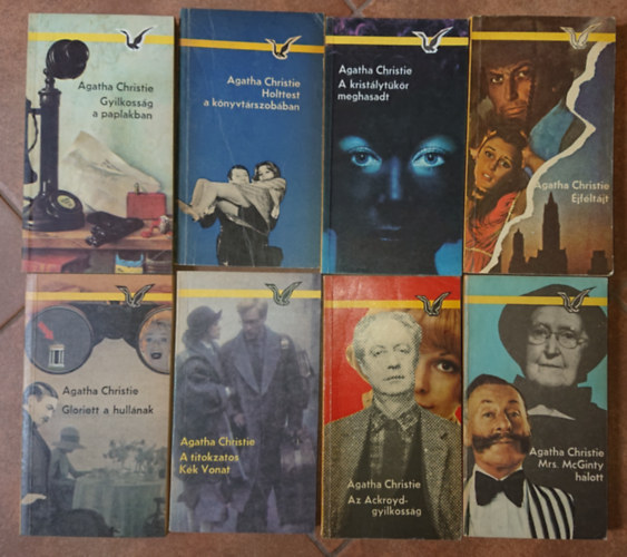 Agatha Christie - 8 krimi Agatha Christie-t�l: Gloriett a hull�nak, A  titokzatos K�k vonat, Az Ackroyd-gyilkoss�g, Mrs. McGinthy halott, Gyilkoss�g a paplakban, Holttest a k�nyvt�rszob�ban, A krist�lyt�k�r meghasadt, �jf�lt�jt