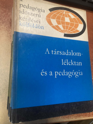 Reh�k Ferenc, Moh�s L�via, Ancsel �va, Bolyai Imr�n�, Csalog Judit, Kelendi Gyul�n�, Tim�r J�nos Jean Hassenforder - 13 db A pedag�gia id�szer� k�rd�sei haz�nkban/k�lf�ld�n k�nyvcsomag