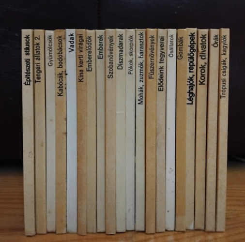 Dr. Endrdi Seb  Brth Jnos  Kordos-Kolozsvri  Matthaeidesz-Kondor  Tth Lornd  S. Kovcs Ilona  Kelnyi-Kiss  Kresz-Kvr  Kondor Lajos  Nagy Istvn Gyrgy  Blint-Mandel  Matthaeid - 20db Bvr zsebknyv :  ptszeti stlusok - Tengeri llatok 2. - Gymlcssk - Kabck, bodobcsok - Vadak - Kna kerti virgai - Embereldk - Emberek - Szobanvnyek - Dszmadarak - Pkok, skorpik - Mohk, zuzmk, hara
