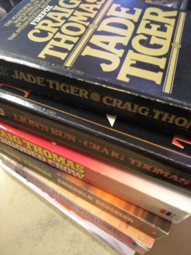 Craig Thomas - 6db Craig Thomas reg�ny angol nyelven: Snow Falcon, Playing with Cobras, Emerald Decision, A Hooded Crow, Lion' Run, Jade Tiger