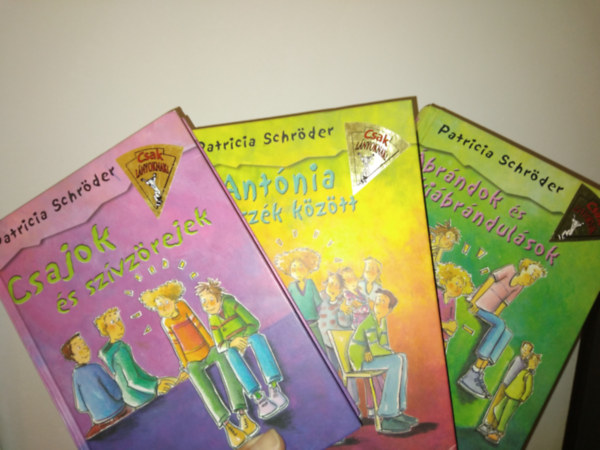 Patricia Schr�der - 3 db k�nyv: �br�ndok �s ki�br�ndul�sok + Ant�nia k�t sz�k k�z�tt + Csajok �s sz�vz�rejek