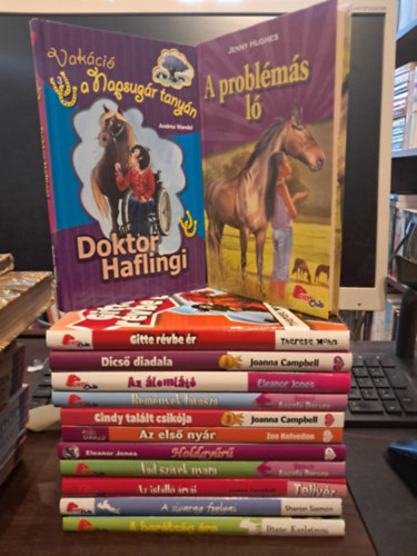 13 db-os Pony Club KNYVMENT AJNLAT: A bartsg ra, A sivatag foglyai, Az istll rvi, Vad szvek nyara, Holdgyr,Az els nyr,