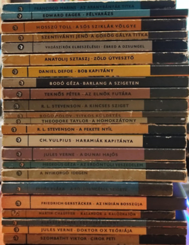 Francisco Marins, Edward Eager, Hossz� Toll, Szentiv�nyi Jen�, Anatolij Sztaszj, Daniel Defoe, Bod� G�za, Tekn�s P�ter, R. L. Stevenson, Bogomolov, Theodore Taylor, Christian Vulpius, Jules Ver - 23 db Delfin k�nyv