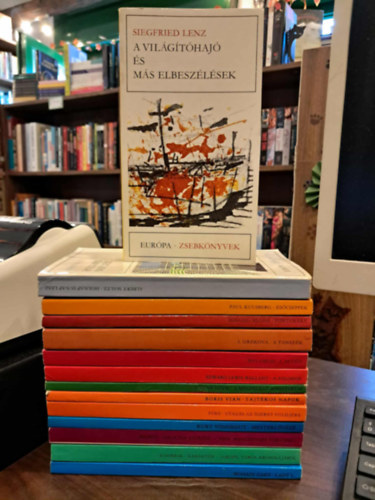 Albert Maltz, Paul Kuusberg, Ignazio Silone, I. Grekova, Bernard Malamud, Edward Lewis Wallant, Stefan Heym, Boris Vian, Ladislav Fuks, Kurt Vonnegut, Emil Manov, Jurij Scserbak, Romai Siegfried Lenz - Eurpa Zsebknyvek (14 db), KNYVMENT AJNLAT: A vilgthaj s ms elbeszlsek, Holnap is nap lesz, Escseppek, Fontamara, A tanszk, A segd, A zlogos, A megfelel magatarts, Tajtkos napok, Utazs az gret fldjre-H