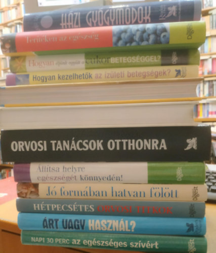 Reader's Digest Association - 12 db Readers' Digest eg�szs�gk�nyv: Ter�t�ken az eg�szs�g; �rt vagy haszn�l?; Napi 30 perc az eg�szs�ges sz�v�rt; J� form�ban hatvan f�l�tt; H�tpecs�tes orvosi titkok; �ll�tsa helyre eg�szs�g�t k�nnyed�n!; Eg�szs�ges cson