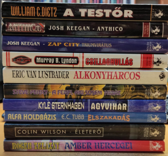 10 db Walhalla Sci-Fi reg�ny (c�mek �s szerz�k a term�kle�r�sban, saj�t fot�)