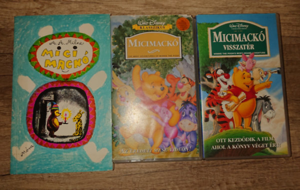 A. A. Milne - Micimack�-csomag: Milne Micimack�ja k�t VHS-kazett�val: Micimack�, Micimack� visszat�r