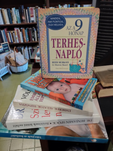 Dr. V�lgyesi Ferenc, Berente �gi, Heidi Murkoff Benjamin Dr. Spock - Pedag�gia- pszihol�gia 5 darabos k�nyvcsomag K�NYVMENT� AJ�NLAT: Sz�l�nek lenni neh�z, Emberek, �llatok hipn�zisa, A baba�pol�s k�zik�nyve, Az a 9 h�nap, V�rjuk a bab�t