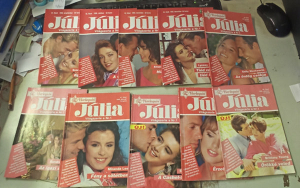 Emma Darcy, Elizabeth Barnes, Lynsey Stevens Susanne McCarthy - 10 db Júlia magazin 41-50. füzet: Egy ujjamra kettő +A vágy színe +Hű leszel-e hozzám? +Tiéd vagyok,tiéd leszel +Az ördög csókja +Az igazi szerep +Fény a sötétben +A Cashel-ház ura +Érzelmek vihara +Örökké veled