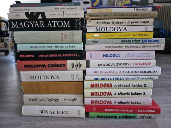 Moldova Gy�rgy - 29db Moldova k�tet, K�NYVMENT� AJ�NLAT: B�n az �let+ A napl�+ A szent teh�n+ A Szent Imre-indul�- Elh�z�d� sz�zess�g+ G�zl�mp�k alatt- Az idegen bajnok+ Aki �tl�pte az �rny�k�t+ �rny�k az �gen+ T�z tucat+ Magyar atom+ Negyve