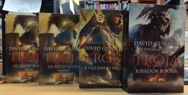 Stella Gemmell David Gemmell - Trja I-IV. (Az Ezst j Ura I-II., A Villmls Pajzsa, Kirlyok buksa)