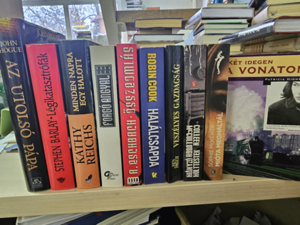 Barlay Stephen, Kathy Reichs, Greg Iles, Andreas Eschbach, Robin Cook, Ken Follett, Colleen  McCullough, Sophie McKenzie, Patricia Highsmith John Hogue - 10db krimi, K�NYVMENT� AJ�NLAT: Az utols� p�pa+ L�gikatasztr�f�k+ Minden napra egy halott+ Forg� angyal+ �sszeoml�s+ Hal�lcsapda+ Vesz�lyes gazdags�g+ Hi�nyz� holttestek+ Mi�ta meghalt�l+ K�t idegen a vonaton
