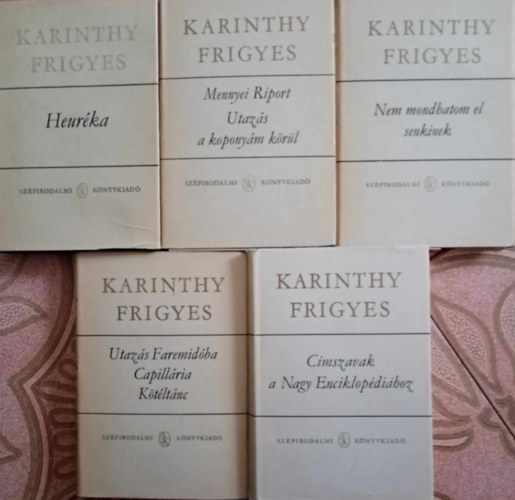 Karinthy Frigyes - Karinthy Frigyes v�logat�s (5k�tet) Heur�ka  (Karcolatok, humoreszkek) / Mennyei riport + Utaz�s a kopony�m k�r�l / Nem mondhatom el senkinek (Versek) / Utaz�s Faremid�ba + Capill�ria + K�t�lt�nc / C�mszavak a nagy enciklop�di�hoz (C