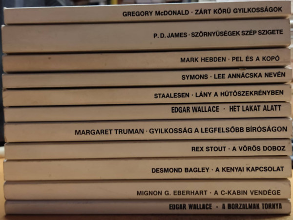 Edgar Wallace, Rex Stout, Desmond Bagley, Mark Hebden P. D. James - 11 db krimi: A borzalmak tornya; A C-kabin vendge; A kenyai kapcsolat; A vrs doboz; Gyilkossg a legfelsbb brsgon; Ht lakat alatt; Lny a htszekrnyben; Lee Anncska nevn; Pel s a kop; Szrnysgek szp szigete; Zr