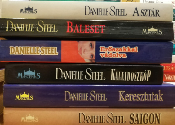 Danielle Steel - 6 db Danielle Steel könyv (A sztár, Baleset, Erőszakkal vádolva, Kaleidoszkóp, Keresztutak, Saigon)