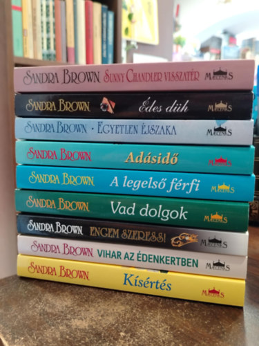 Brown Sandra - KNYVMENT AJNLAT, 9 DB. Sandra Brown. Romantikus irodalom. Sunny Chandler visszatr+des dh+Egyetlen jszaka+Adsid+A legels frfi+Vad dolgok+Engem szeress+Vihar az denkertben+Ksrts