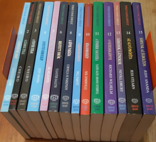 Titkos tanok sorozat: Asztrol�gia + A sz�mok titkai + A teny�r titkai + Gy�gy�t� horoszk�p + Telep�tia �s tiszt�nl�t�s + Rejtett er�k - M�gia + A k�vek var�zsa + A ragyog�s k�nyve - kabbala + K�nai horoszk�p 1994 + A t�nd�rek ha