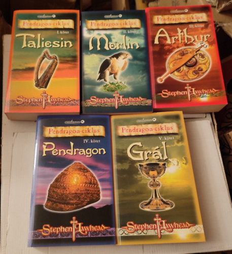 Stephen Lawhead - Pendragon-ciklus I-V. (Taliesin + Merlin + Arthur + Pendragon + Gr�l)
