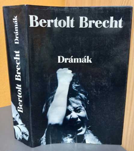 Osztovits Levente  Bertolt Brecht (szerk.) - Brecht Dr�m�k:  Baal / A v�rosok s�r�j�ben / Egy f� az egy f� / Koldusopera / Kur�zsi mama �s gyermekei / Galilei �lete / A szecsu�ni j�l�lek / A kauk�zusi kr�tak�r