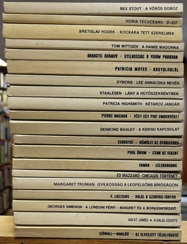 Ian St. James, Margaret Truman, Patricia Highsmith, Tom Wittgen, Rex Stout Georges Simenon - 20 db Eur�pa Krimi k�tet: Az elveszett t�zolt�aut�, A hal�l szigete, A londoni f�rfi - Maigret �s a borkeresked�, Hal�l a szarvas-tany�n, Gyilkoss�g a legfels�bb b�r�s�gon, Chicag�i t�rt�net, L�lekharang, Csak az igazat, R�m�let