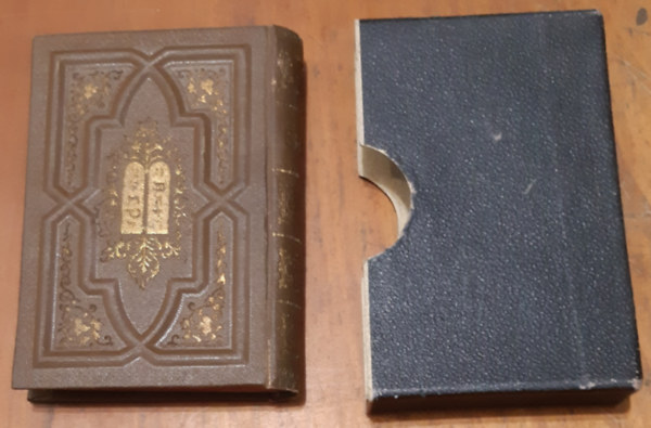 Tefilat Jiszráél Izrael imádsága kólél Tefilót kól há-sáná Bé-kérech kátán, lemáán juchál kól ís kátán kegádól lisz'ót otó be-chéjko, vehogá k'ijjún nimrác.