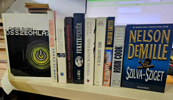 John le Carr, Stella Rimington, Scott Turow, G. J. Goth, Oliver Bottini, Ken Follett, Wilbur Smith, Robin Cook, Nelson DeMille Chris Ryan - 10db krimi, KNYVMENT AJNLAT: sszeomls+ Ketts szerepben+ Nylt titkok+ rtatlansgra tlve+ Feketn fehren+ Gyilkosok nyara+ A harmadik iker+ Gymntvadszok+ Vektor+ Szilva-sziget
