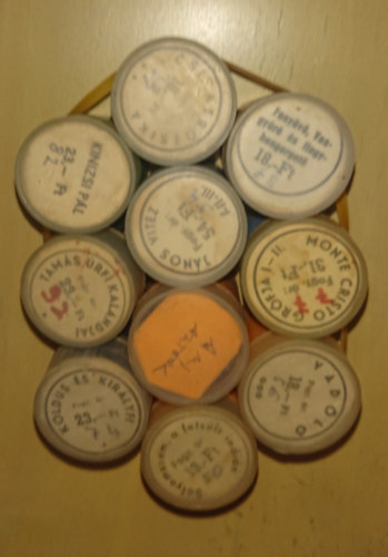 10 db klasszikus diafilm: Kinizsi P�l, Csipker�zsika, Fany�v�, Vasgy�r� �s Hegyhengerget�, Monte Cristo gr�fja I-II., Vad�l�, S�lyomszem, a fels�lt indi�n, Tam�s �rfi kalandjai, A mi aut�nk, J�nos vit�z