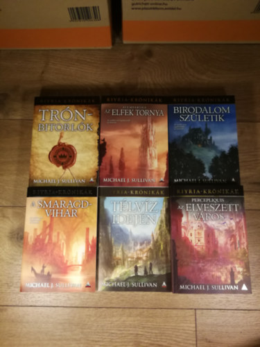 Michael J. Sullivan - Riyria-krónikák 1-6. (Trónbitorlók / Avempartha - Az elfek tornya / Birodalom születik / A Smaragdvihar / Télvíz idején / Percepliquis - Az elveszett város)