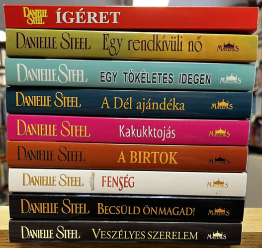 Danielle Steel - 9 db Danielle Steel kötet: Ígéret, Egy rendkívüli nő, Egy tökéletes idegen, A Dél ajándéka, Kakukktojás, A birtok, Fenség, Becsüld önmagad!, Veszélyes szerelem
