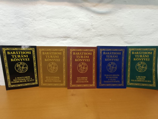 Bar�thosi Tur�ni k�nyvei k�nyvcsomag