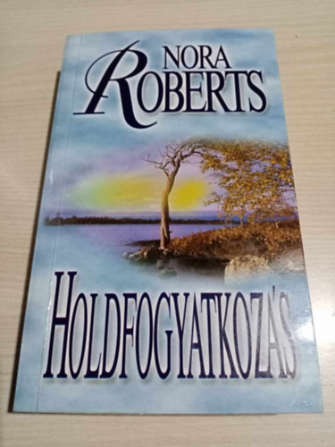 Zs�mboki M�ria  Nora Roberts (szerk.), Kir�ly Zsuzsa (ford.) - Holdfogyatkoz�s (Carolina Moon) - Romantikus krimi, Kir�ly Zsuzsa ford�t�s�ban