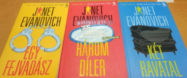 Janet Evanovich - 3 db Janet Evanovich: Egy fejvadsz + Hrom dler + Kt ravatal