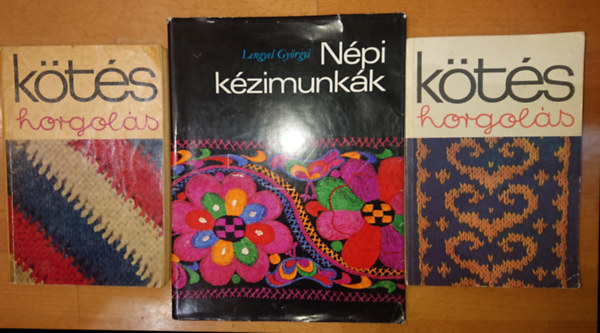 3 kötéssel, kézimunkával foglalkozó kiadvány: Kötés-horgolás 1970, Kötés-horgolás 1977, Népi kézimunkák