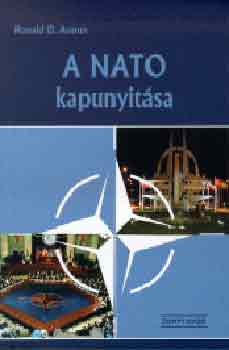 Ronald D. Asmus - A NATO kapunyitsa. Az j korszak s a szervezet talaktsa