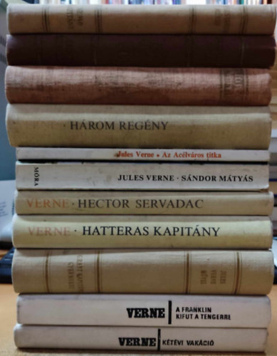 Verne Gyula  (Jules Verne) - 12 db Verne: Nemo kapitny; szak, Dl ellen; A lngban ll szigettenger; A bgum 500 millija/Hdt Robur/A vilg ura; Az aclvros titka; Sndor Mtys; Hector Servadac; Grant kapitny gyermekei; Hatteras kapitny; a Franklin k