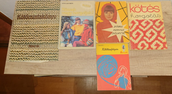 5 ktssel, kzimunkval foglalkoz kiadvny: Frge ujjak knyve, Kttanfolyam, Kts, horgols, Kssek vagy horgoljak?, Ktmintaknyv