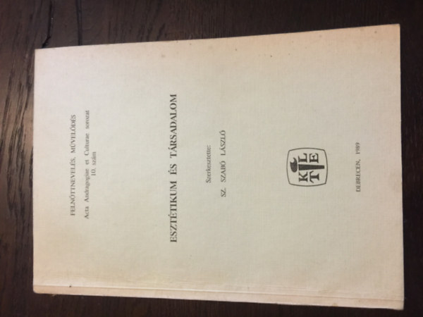 Sz. Szab� L�szl� - Eszt�tikum �s t�rsadalom