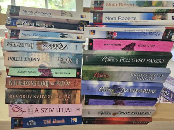 Nora Roberts - 20 db-os knyvcsomag: A szv tjai + Tli lmok + rtatlan ldozatok+ Idtlen szerelem+ Korallztony+ A mlt titkai+ Holdfogyatkozs+ rk ktelk+ Dlid+ Idtlen szerelem+ Az udvarhz+ Biztonsgos kikt+ Folyvg panzi+ T